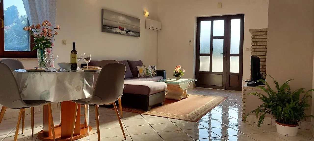 Green Villa Banjole Apartment